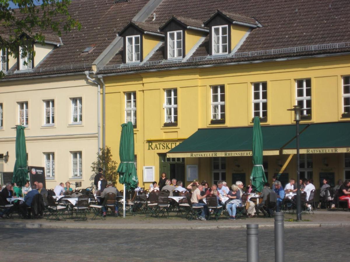 Loggiahaus Am Schloss, 5 Ferienwohnungen, Teils Mit Schloss- Und Seeblick Rheinsberg Bagian luar foto